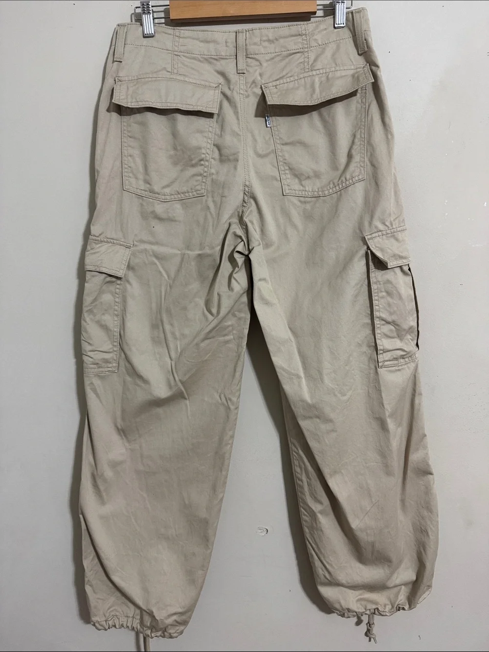 Levi's 94 Baggy Beige Cargo Pants Drawstring Cuff Women size 29 Utility Gorpcore